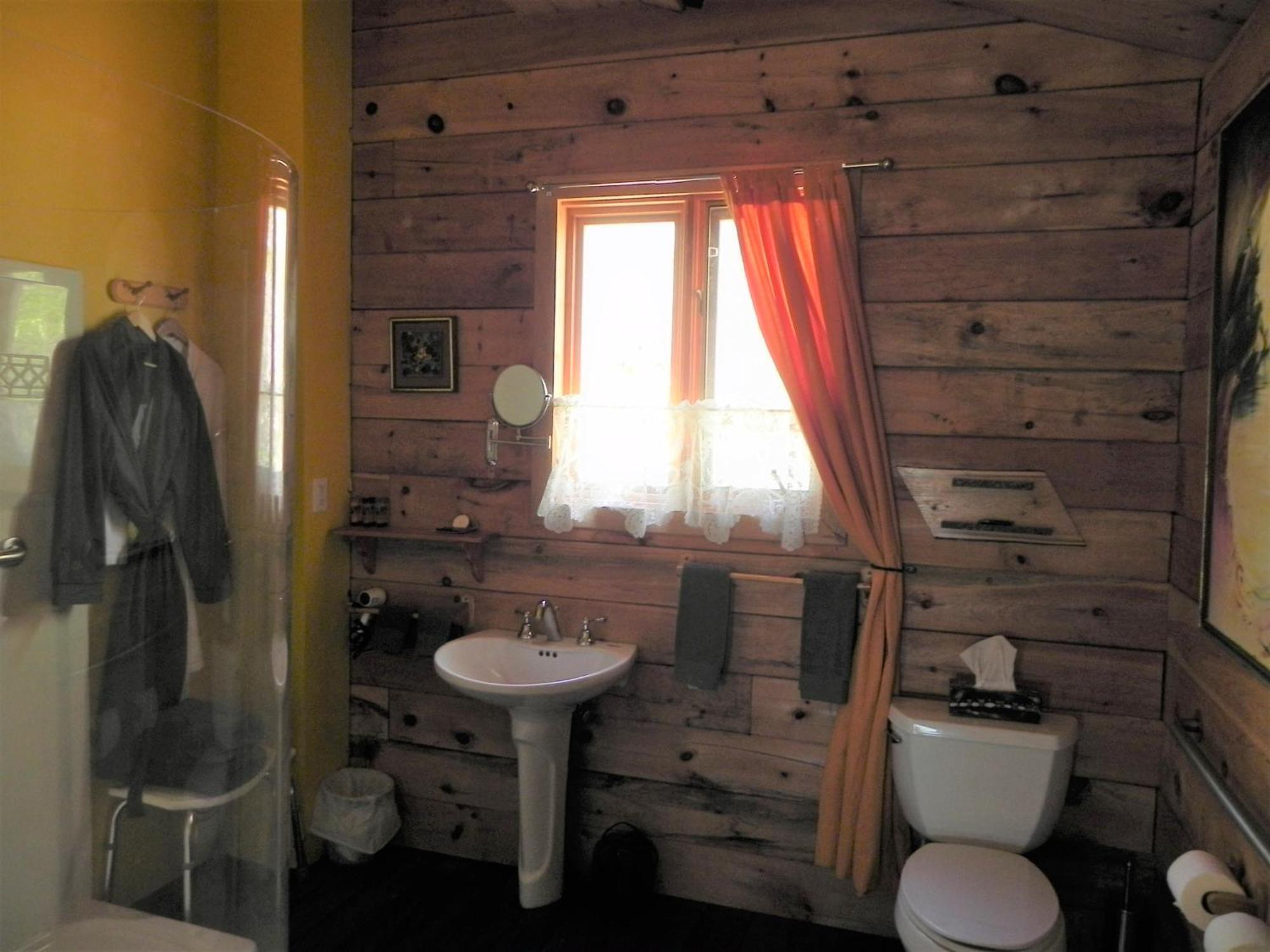 Rumi Guest House On The Cabot Trail Indian Brook Room photo