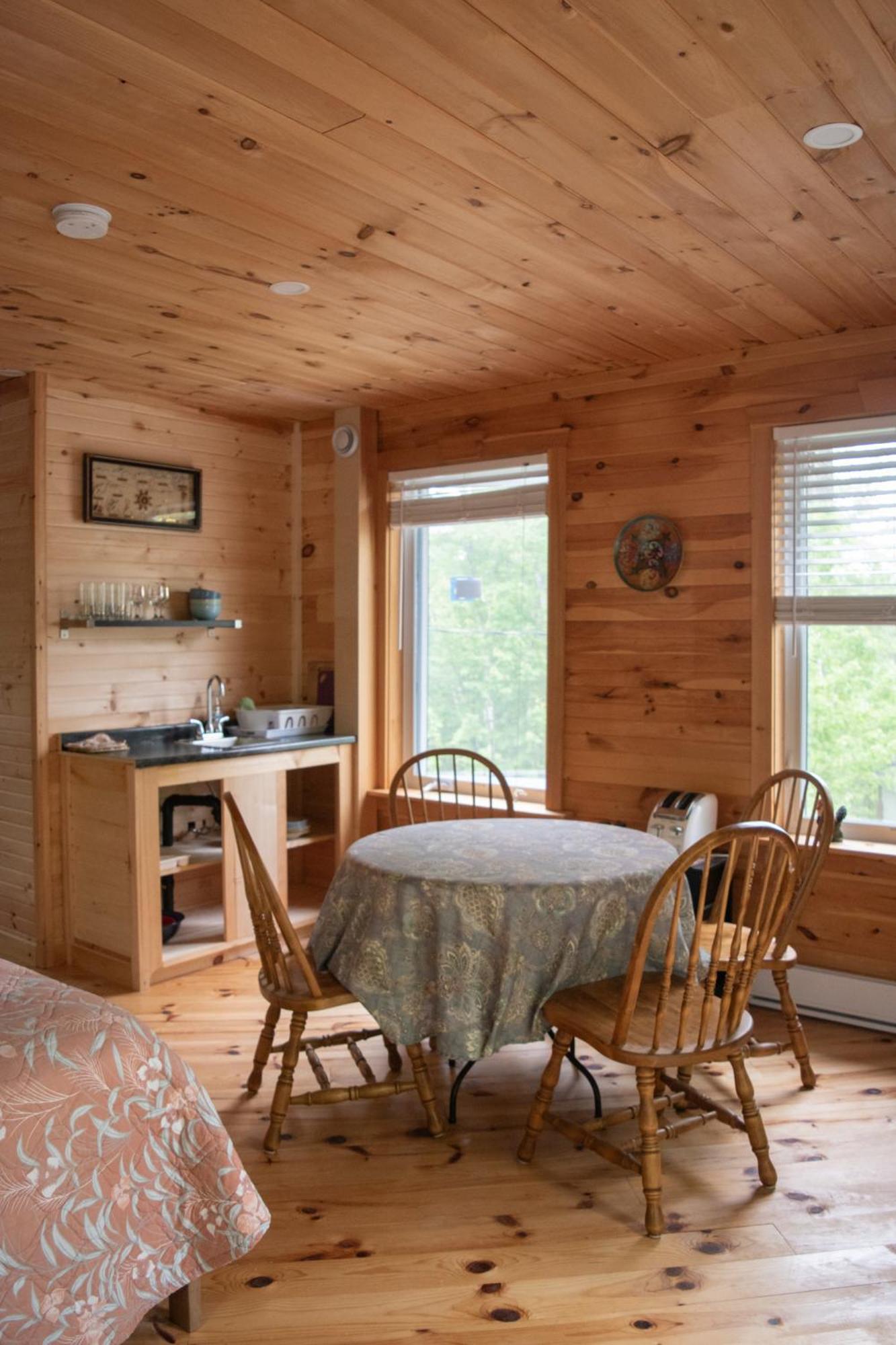 Rumi Guest House On The Cabot Trail Indian Brook Exterior photo