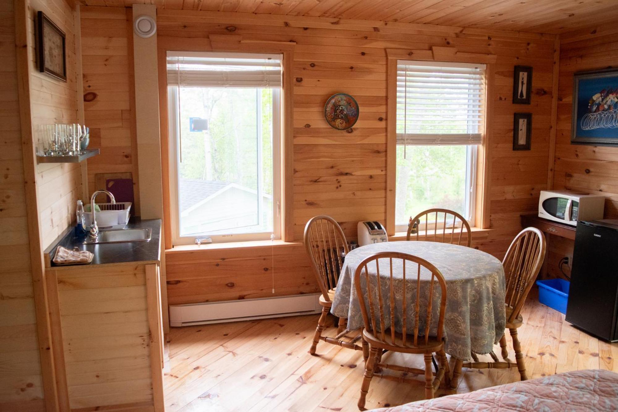 Rumi Guest House On The Cabot Trail Indian Brook Exterior photo