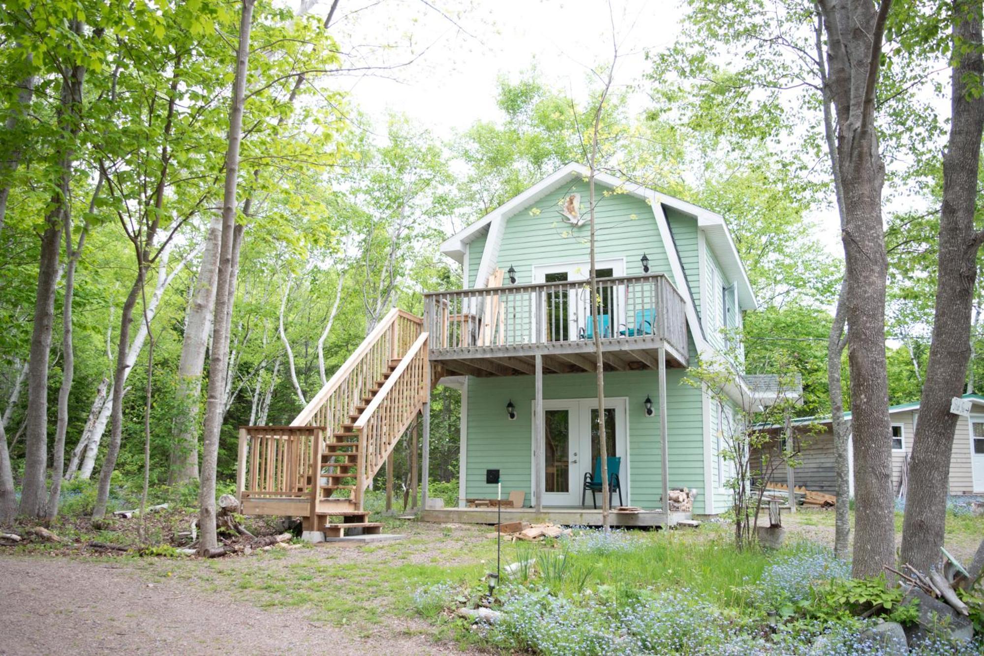 Rumi Guest House On The Cabot Trail Indian Brook Exterior photo