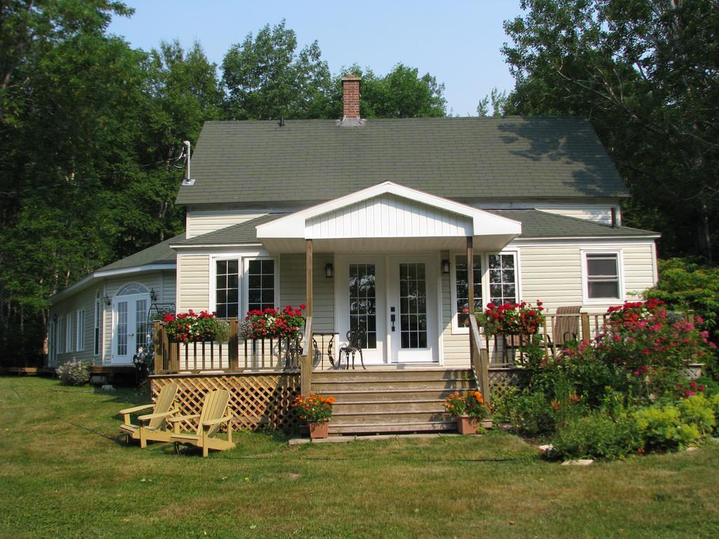 Rumi Guest House On The Cabot Trail Indian Brook Exterior photo